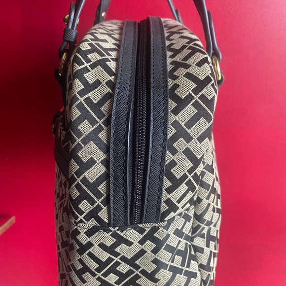 Tommy Hilfiger sharp Black and Cream canvas monogram spacious satchel - Picture 5 of 9